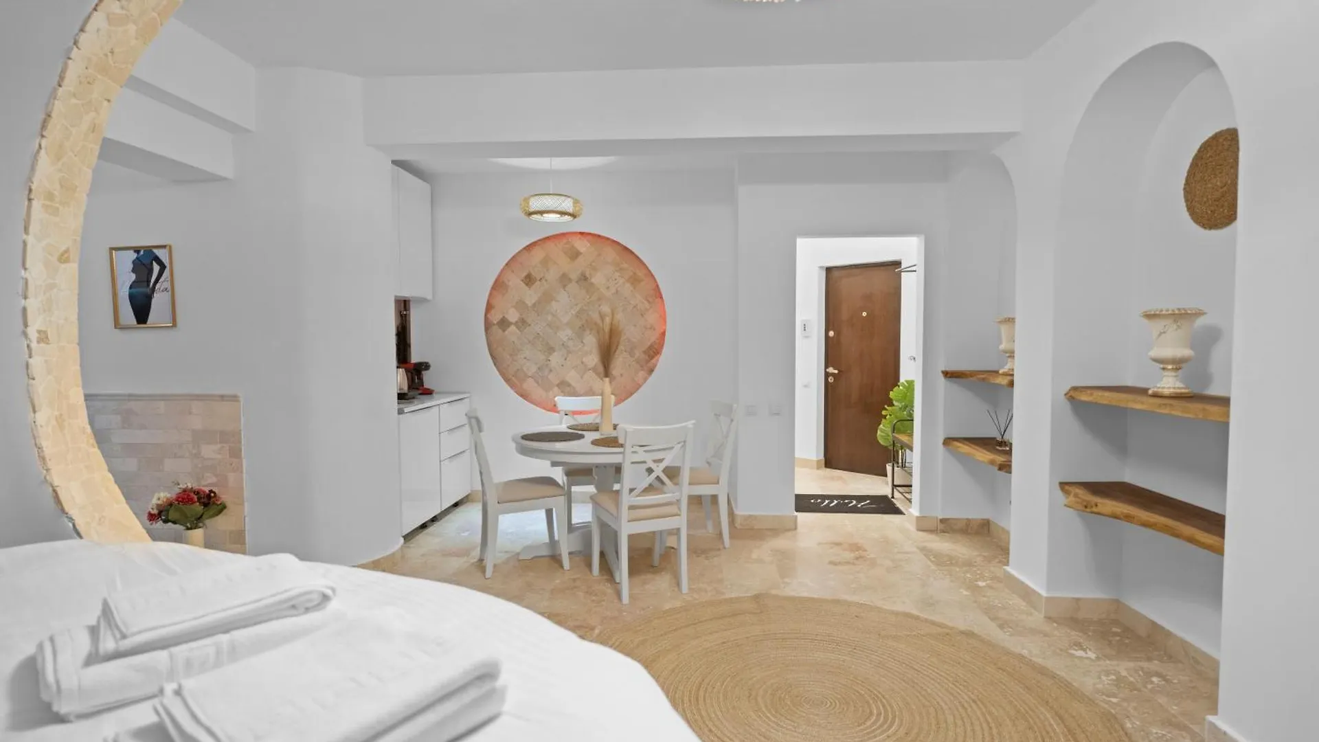 Santorini White Experience Apartment Bucharest 0*,