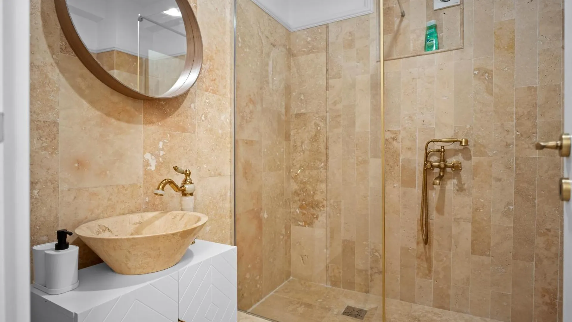 Santorini White Experience Apartment Bucharest